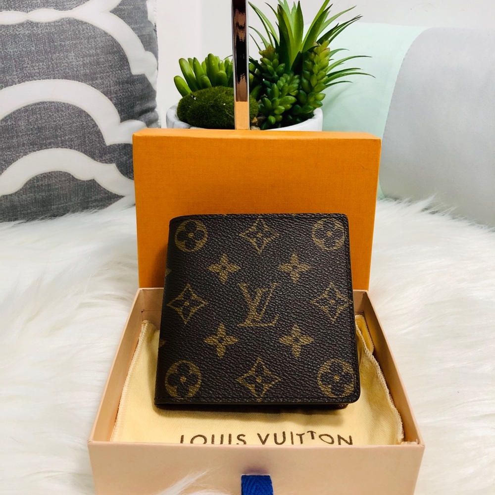 🔥SOLD 🔥Men’s Bifold’s Wallet - Picture 2 of 15